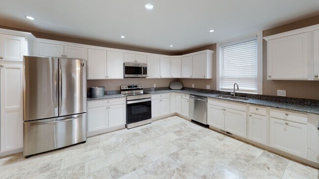Foto del edificio - 1702 Highland Ave