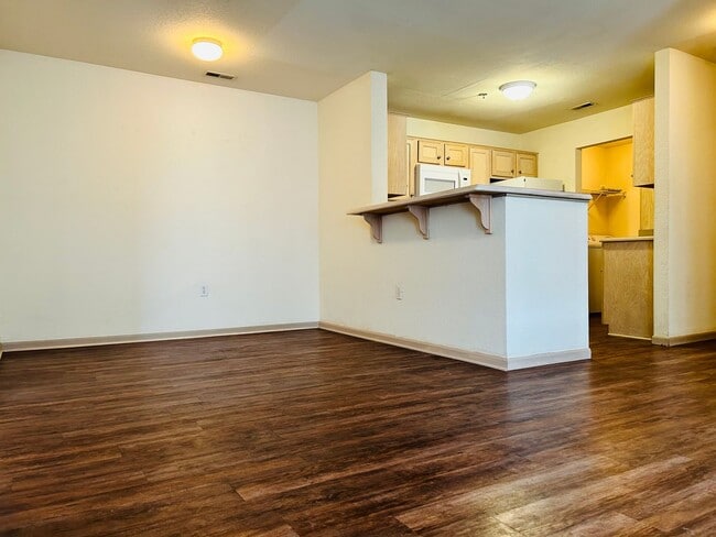 Building Photo - 913 Westridge Dr