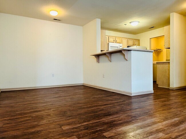 Foto del edificio - 913 Westridge Dr