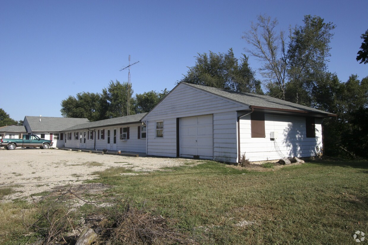 Building Photo - 1322 E US 34