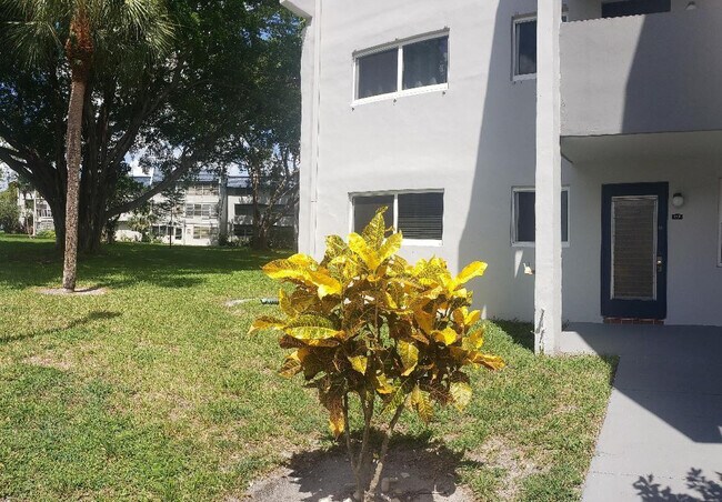 Foto del edificio - 7897 Golf Cir Dr