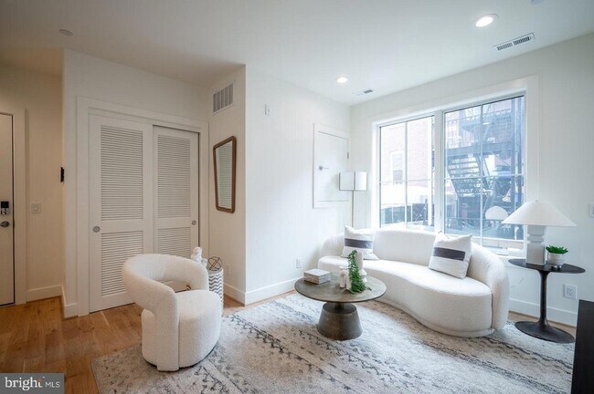 Foto del edificio - 1775 Swann St NW