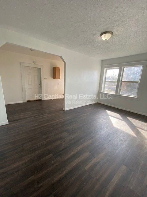 Foto del edificio - 2458 Benton St