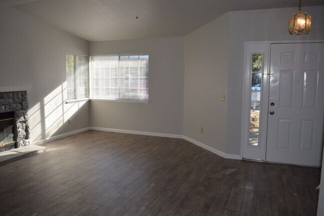 Foto del edificio - 593 Oakborough Ave
