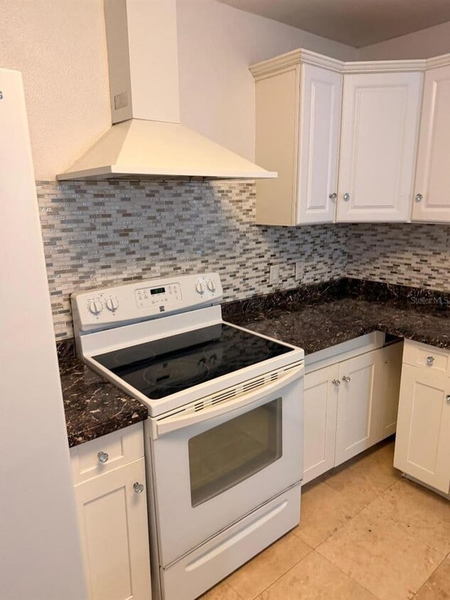 Building Photo - 5102 Manduria St