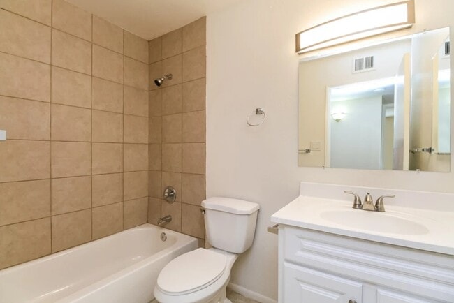 Foto del edificio - 7421 E Belleview St