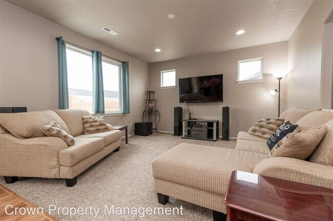 Foto del edificio - 4 br, 3 bath House - 3503 W. 10th Ct.