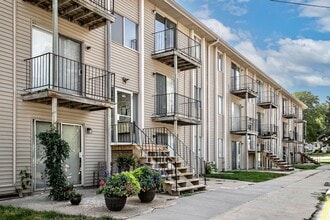 Building Photo - 605 S Washington St