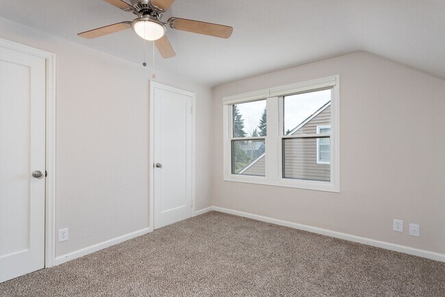 Foto del edificio - Charming Northeast Portland Duplex