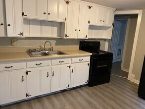 Building Photo - 406 Hietts Ln