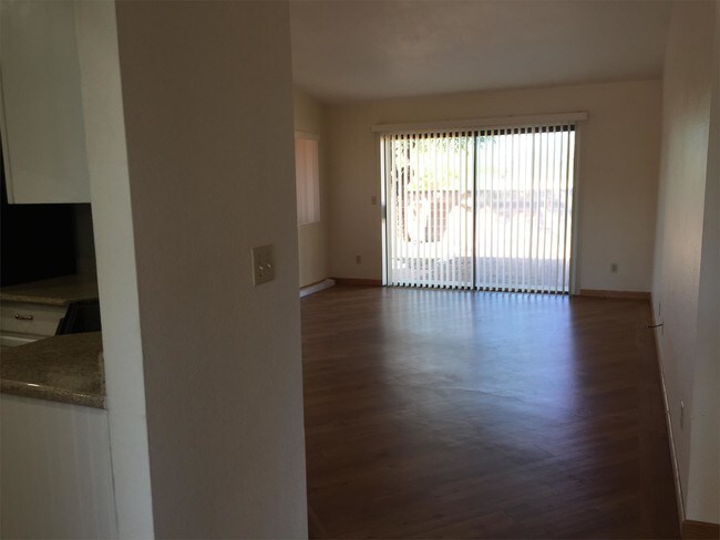 Foto del edificio - 257 N Schrader Ln