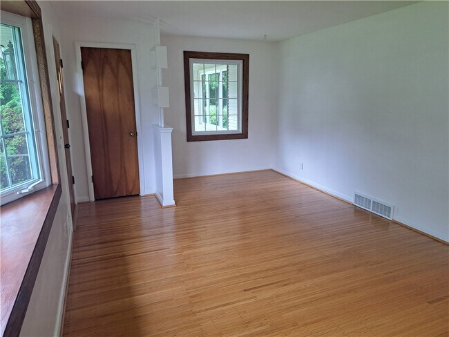 Building Photo - 75 Woody Ln