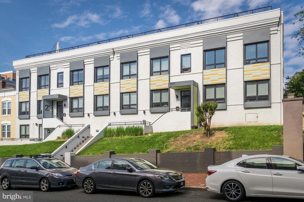 Foto principal - 2422 17th St NW