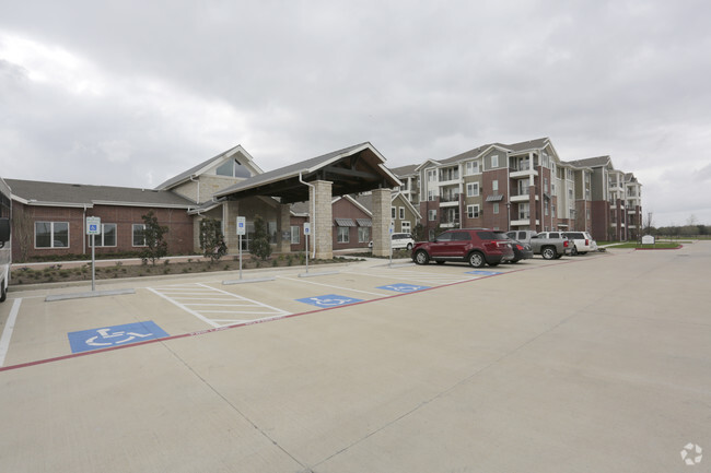 Building Photo - The Delaney at Parkway Lakes