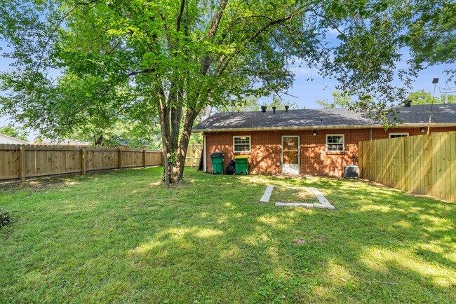 Building Photo - Young Street Duplex