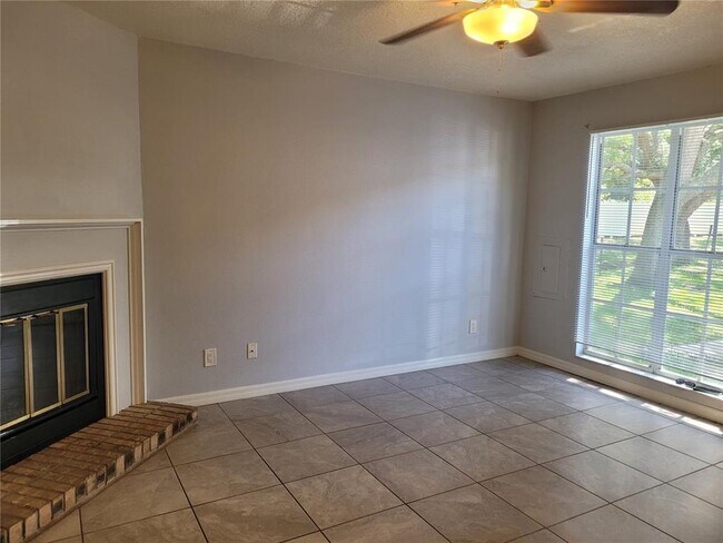 Foto del edificio - 11301 Grandville Dr