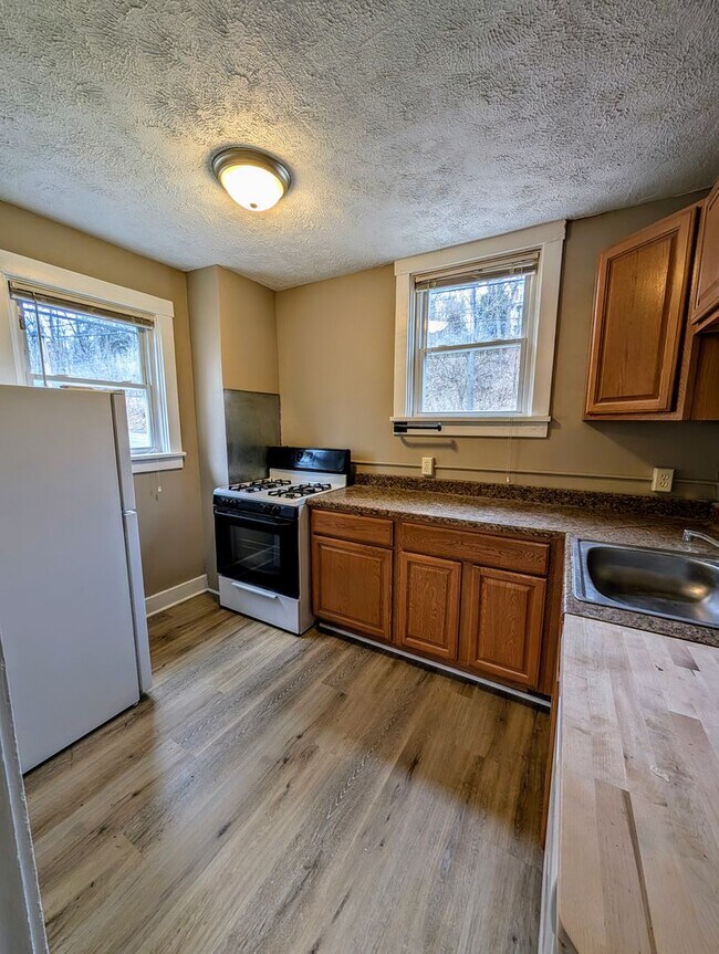 Photo - 1668 Crafton Blvd Apartment