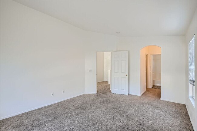 Building Photo - Henderson 2 bedroom townhome