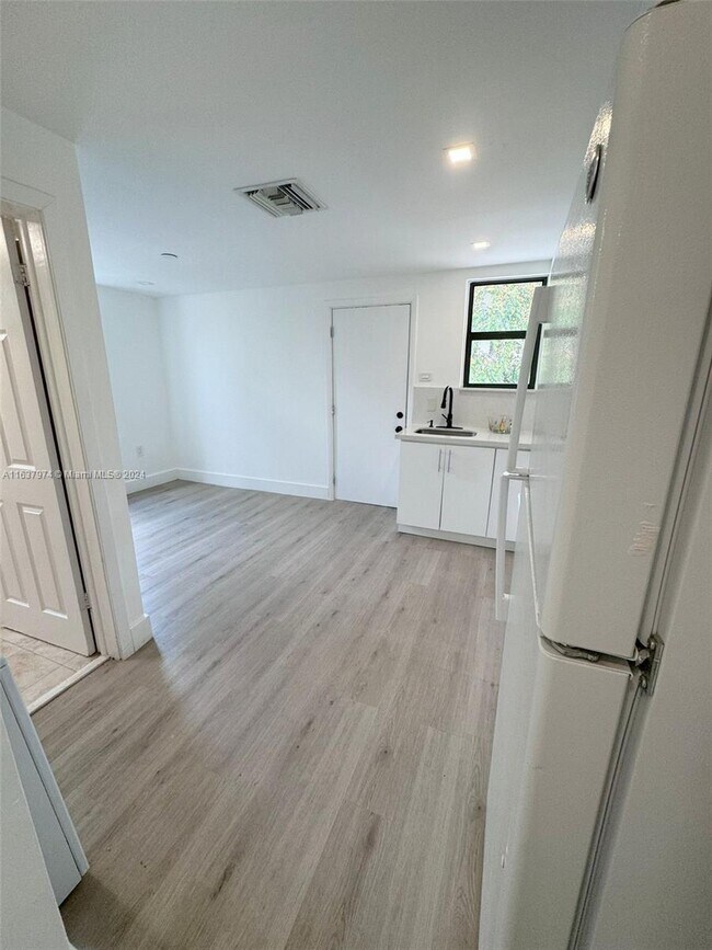 Foto del edificio - 445 SW 3rd St