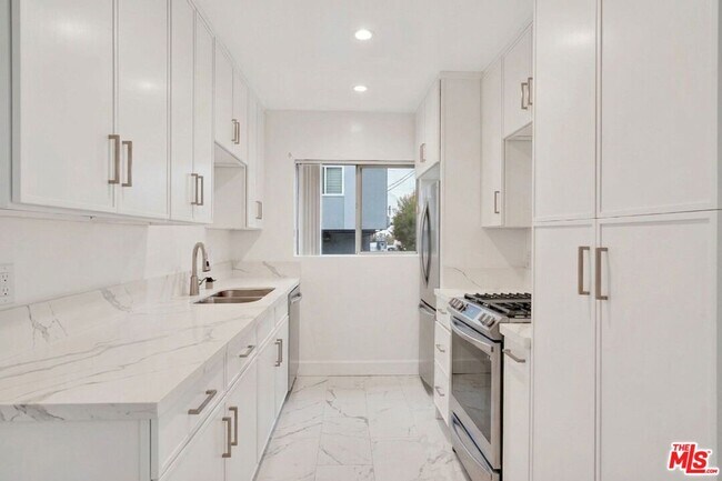 Foto del edificio - 220 S Gale Dr