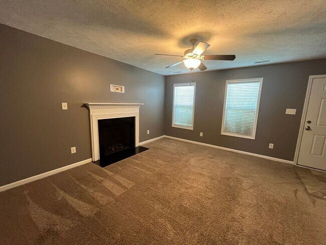 Foto del edificio - Charming 3 Bed Raeford Home with Fenced Yard