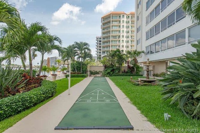 Foto del edificio - 215 N Birch Rd