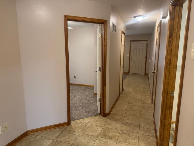 Foto del edificio - 207/209 N Elm St. Cameron, MO 64429