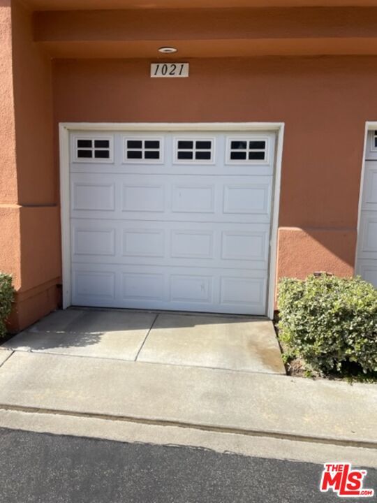 Building Photo - 1021 S San Marino Way