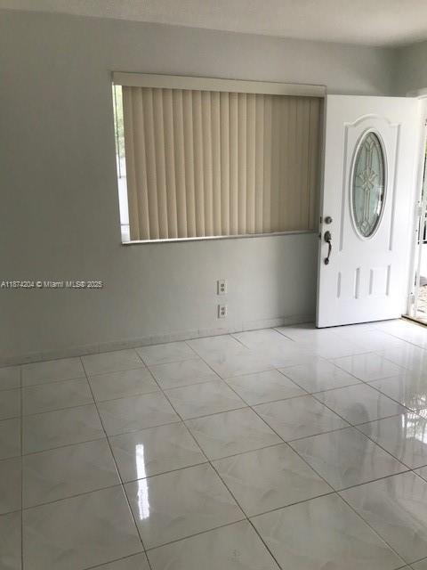Foto del edificio - 3639 SW 12th St