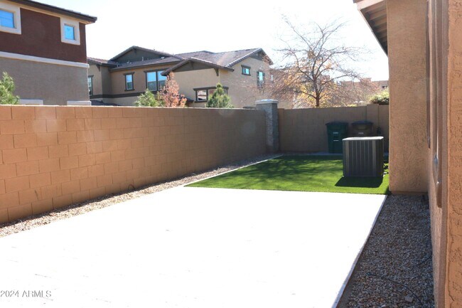 Foto del edificio - 2447 N 149th Ln
