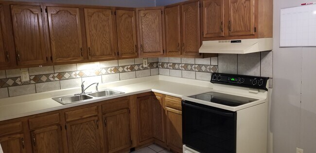 Building Photo - 341 Southview Dr