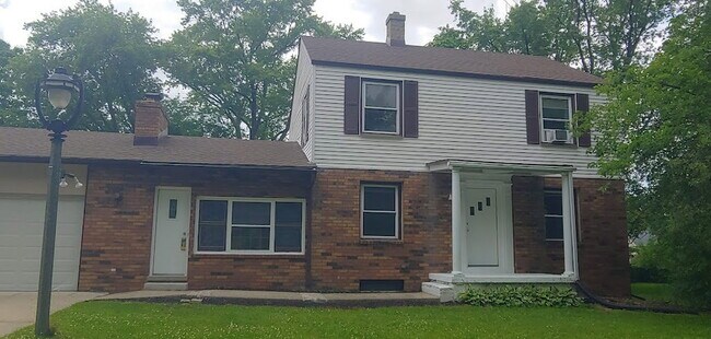 Foto del edificio - 4425 N 105th St