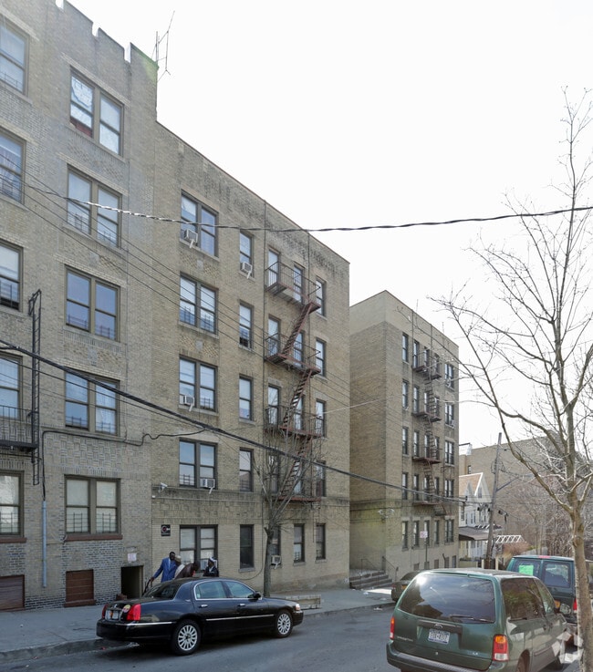 Building Photo - 654 E 224th St
