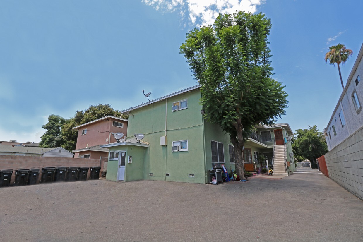 Foto del edificio - 14108-14133 Gilmore St
