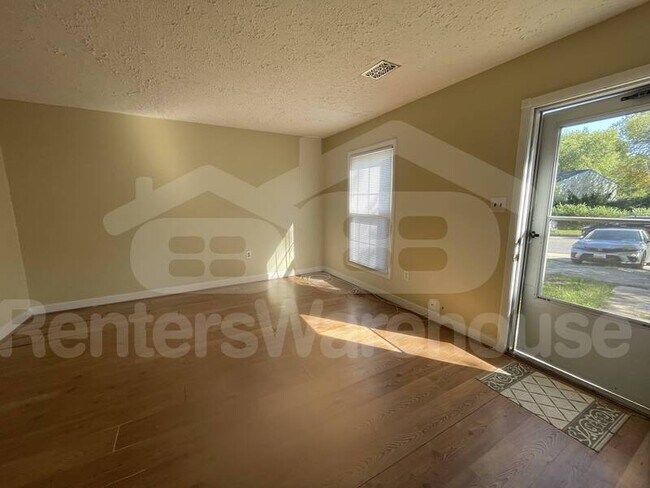 Building Photo - 931 Topview Dr