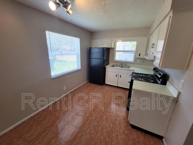 Foto del edificio - 3135 Pine Tree Ave