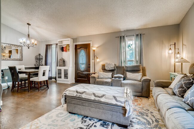Foto del edificio - 10531 Routt Ln