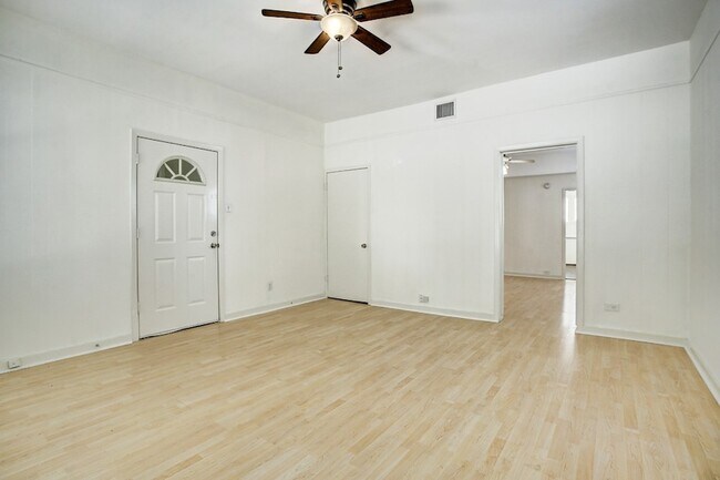 Foto del edificio - 1127 Yale St