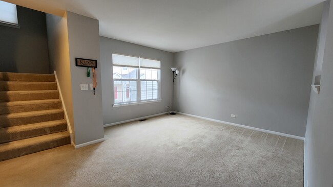 Building Photo - 121 W Big Horn Dr