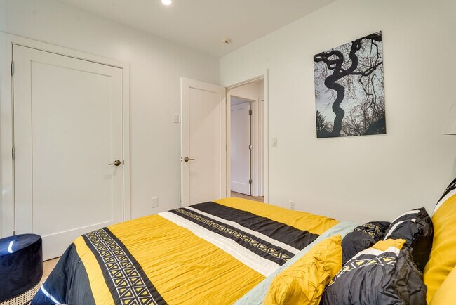 Foto del edificio - 930 Cove Rd