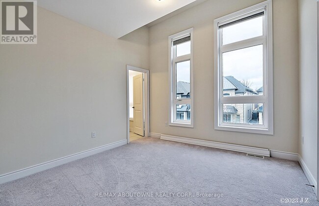 Photo du bâtiment - 1197 Stag Holw