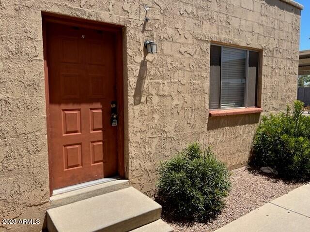 Building Photo - 922 N Pueblo Dr
