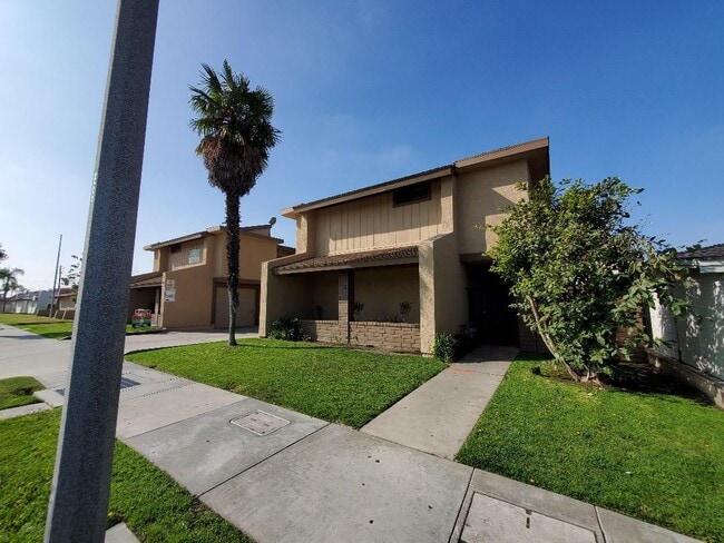 Building Photo - 119 S Magnolia Ave