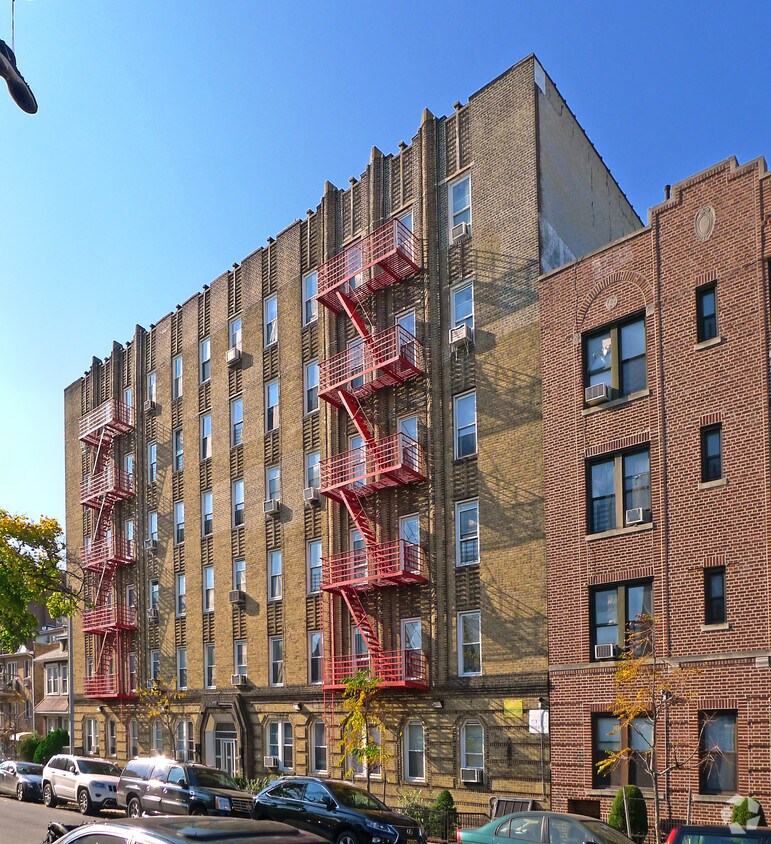 Building Photo - 1656 E 19th St