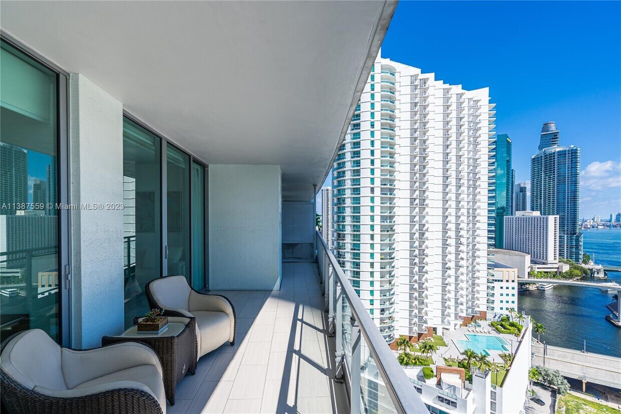 Foto principal - 90 SW 3rd St