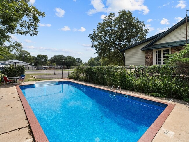 Building Photo - 107 St John St