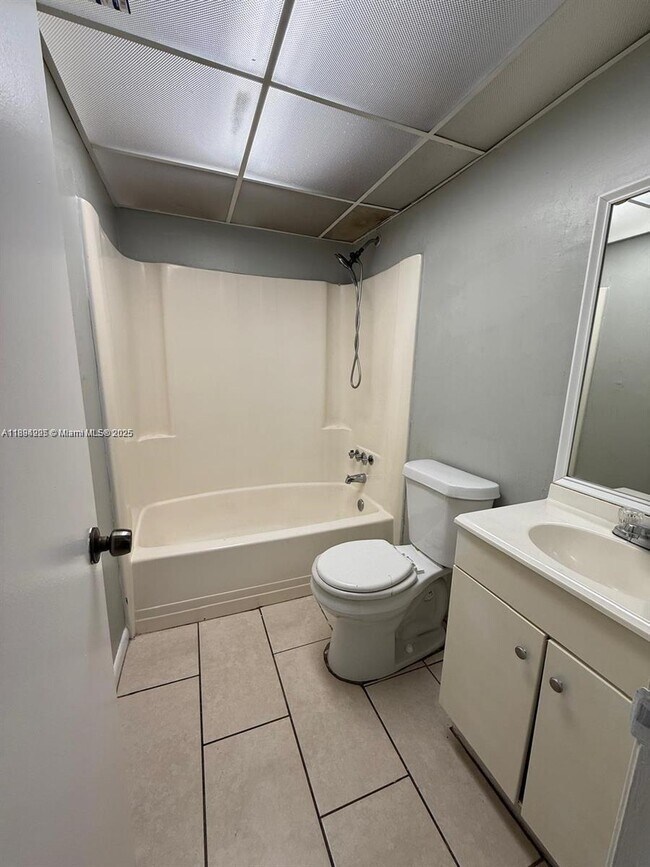 Foto del edificio - 2800 NW 56th Ave