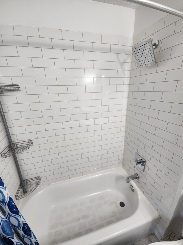 Master bathroom - 3171 Westbrook Dr