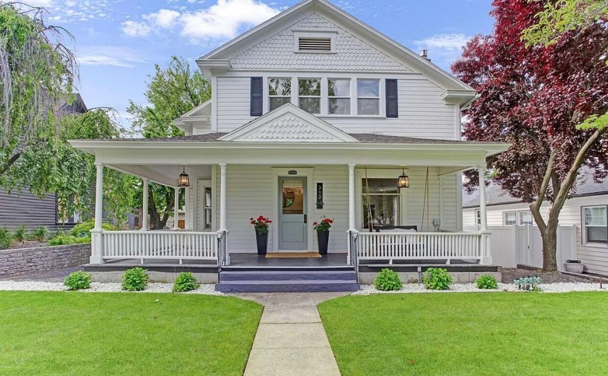 Primary Photo - Charming Victorian Home in Normal Hill