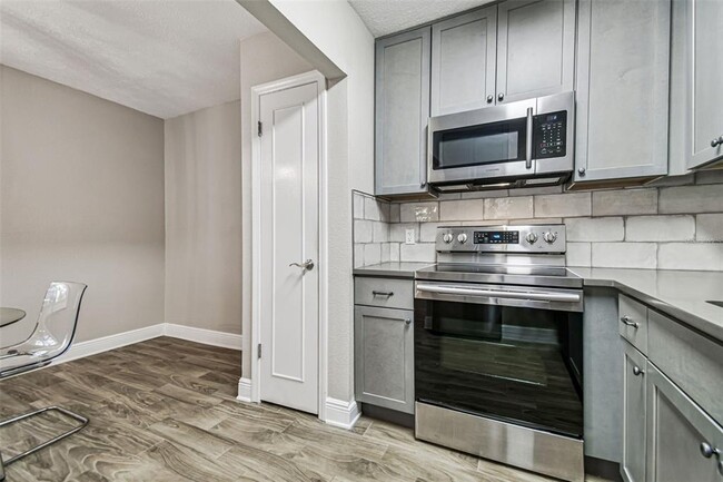 Building Photo - 13691 Orange Sunset Dr